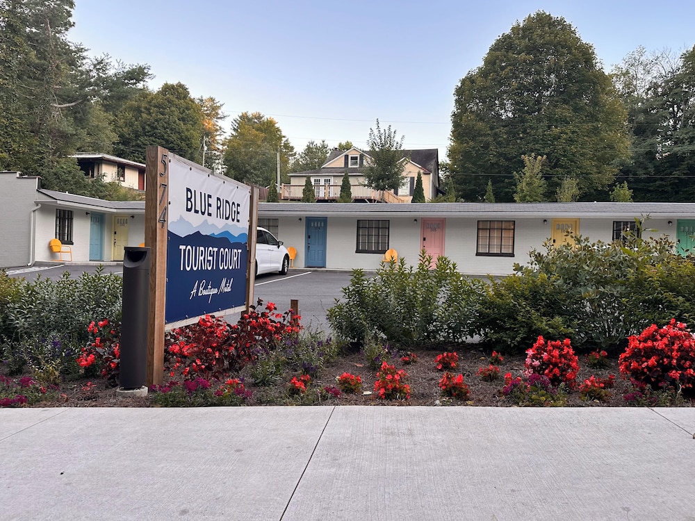 Blue Ridge Tourist Court 36/50