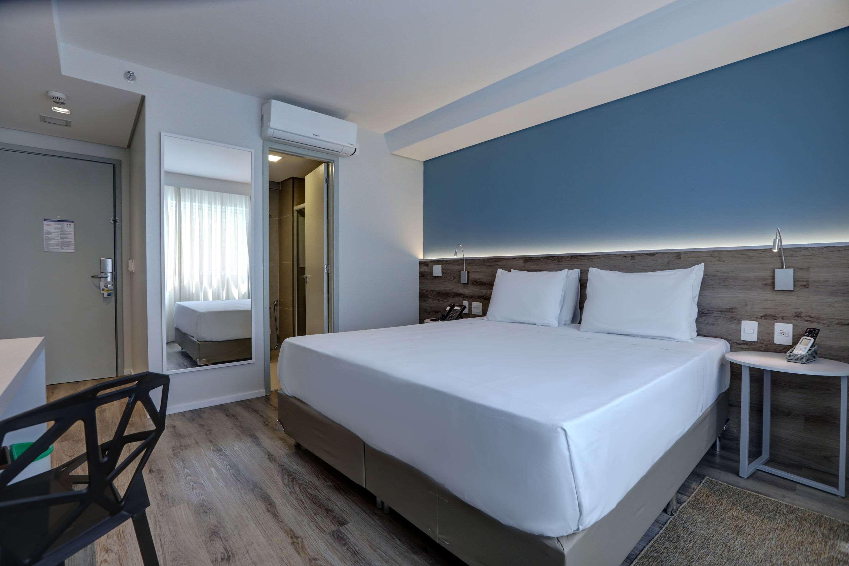 Room, Queen Bed