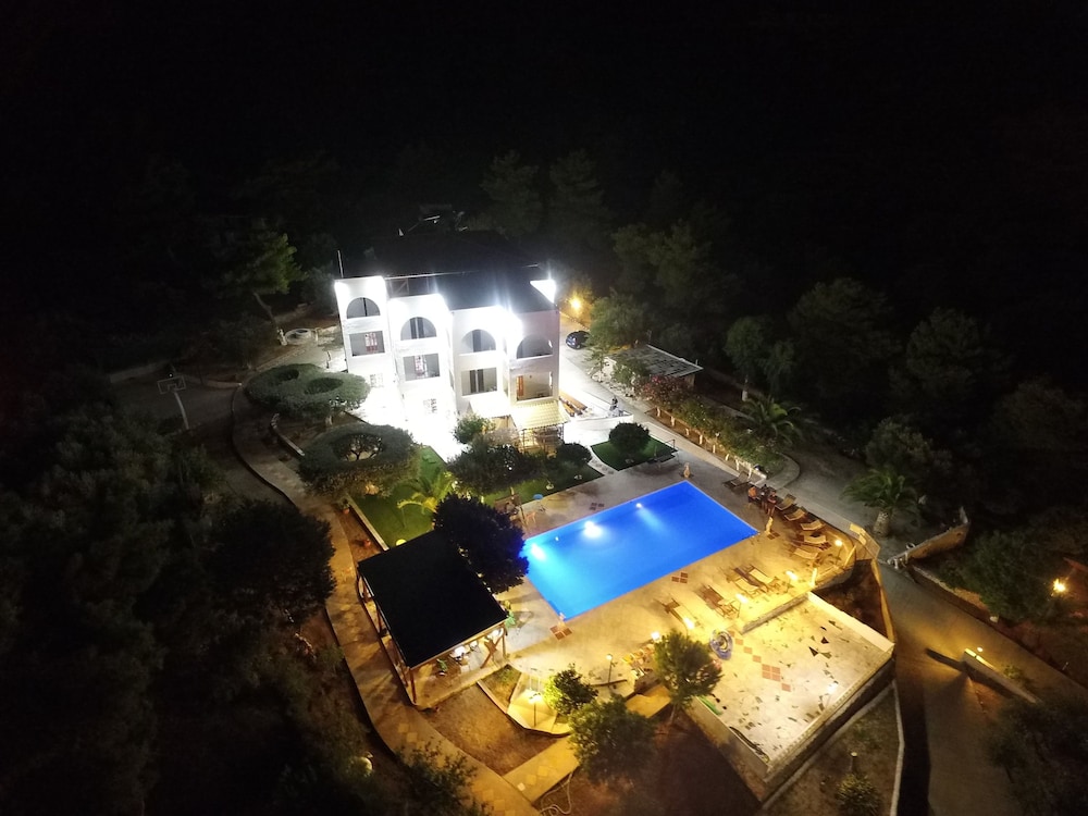Villa Agnanti 6/44