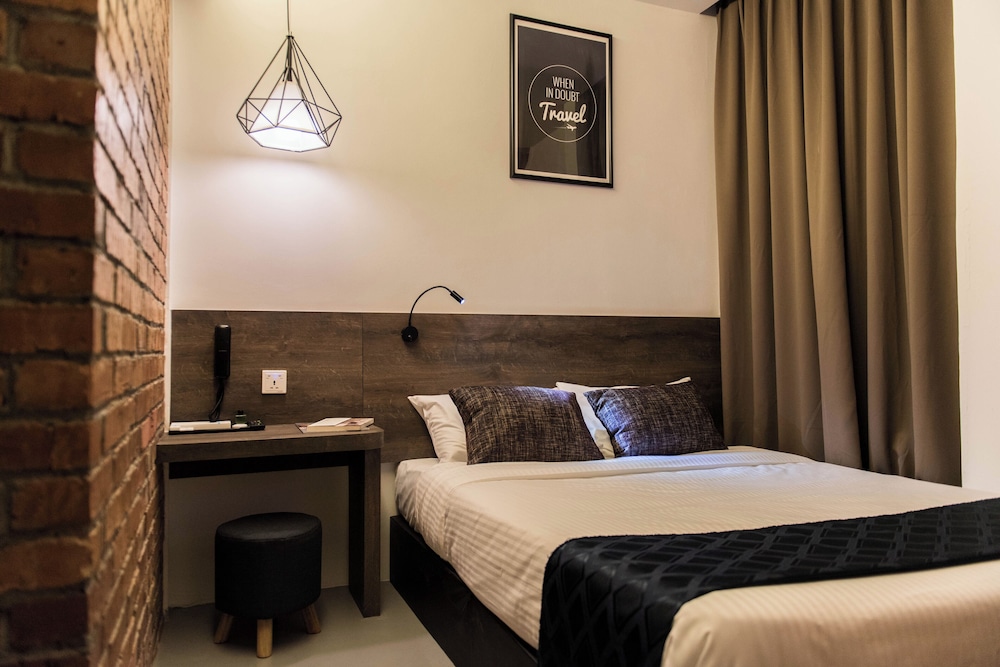 DELUXE, QUEEN BED