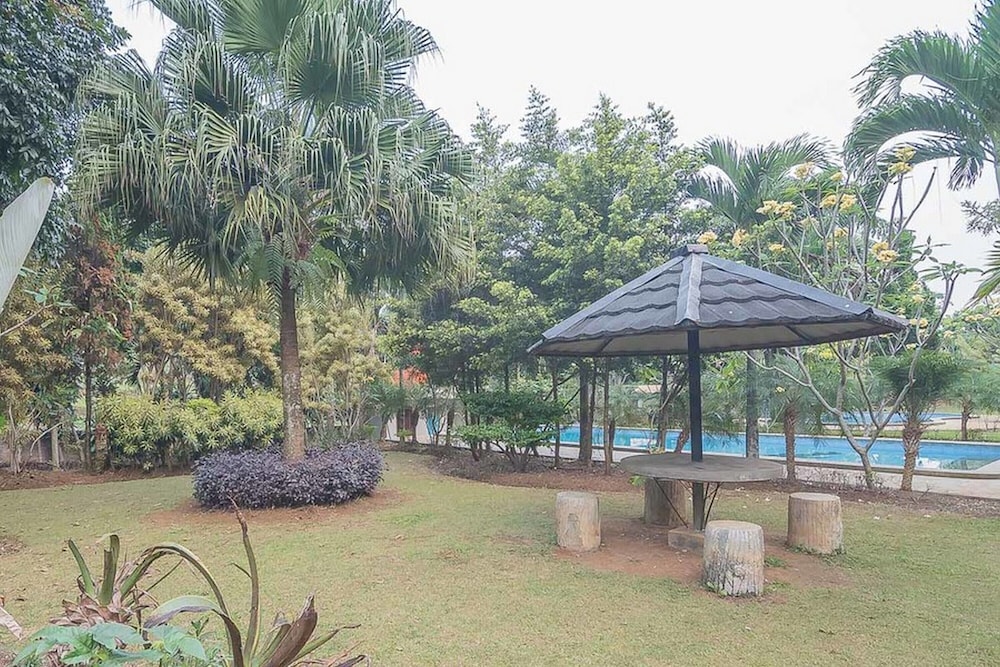 RedDoorz Plus @ Hotel Negeri Baru Lodaya Puncak 18/24