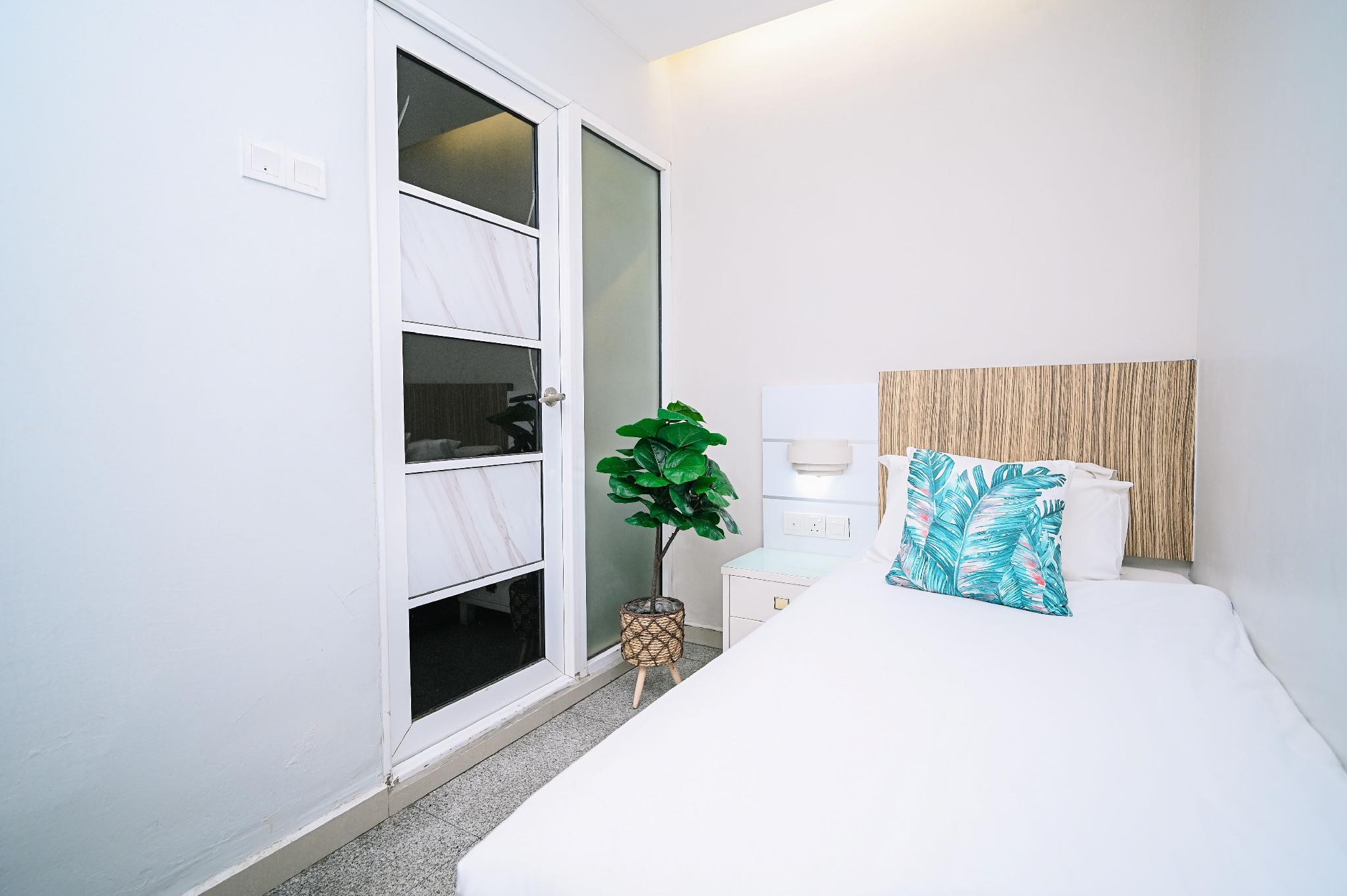 STANDARD SINGLE ROOM