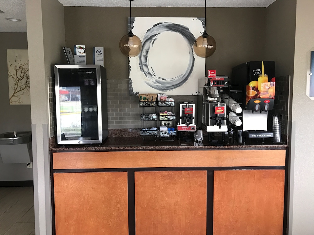 Best Western Airport Inn 16/40