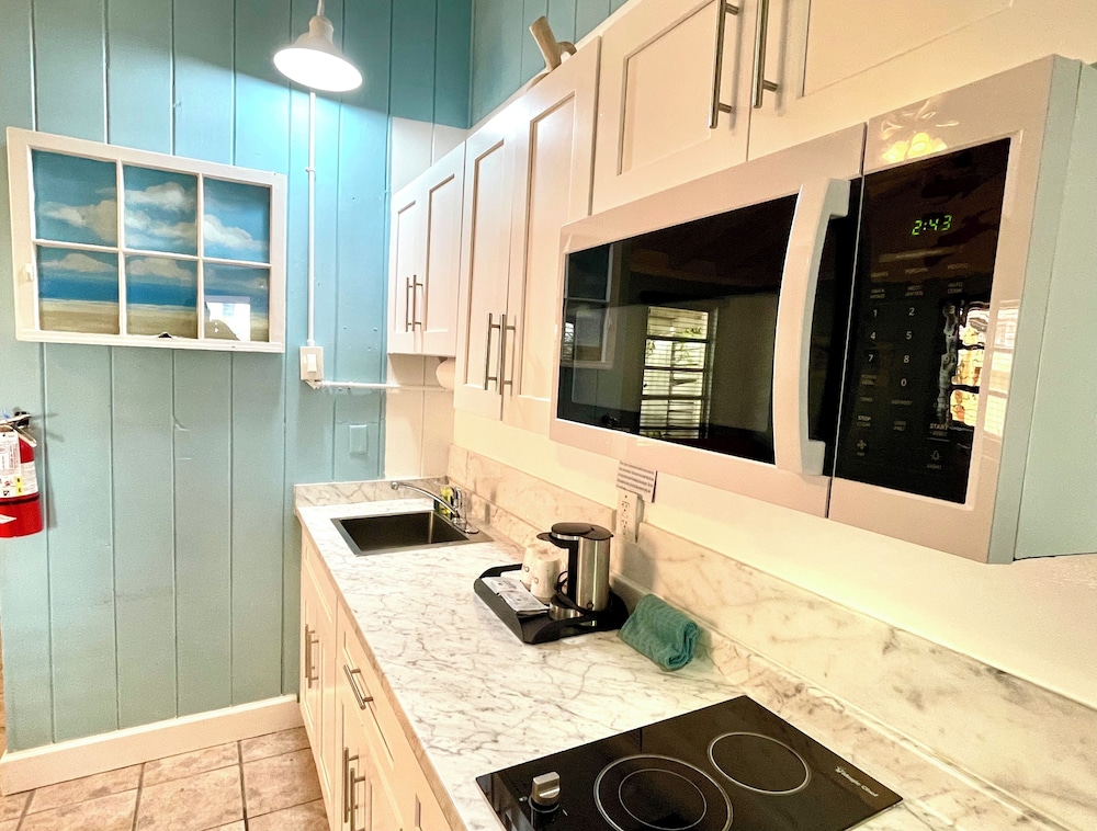 The Pelican Key Largo Cottages 40/76