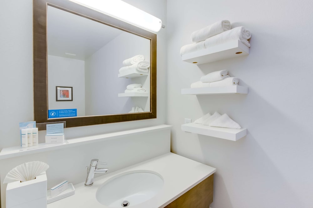 Hampton Inn White House 15/55