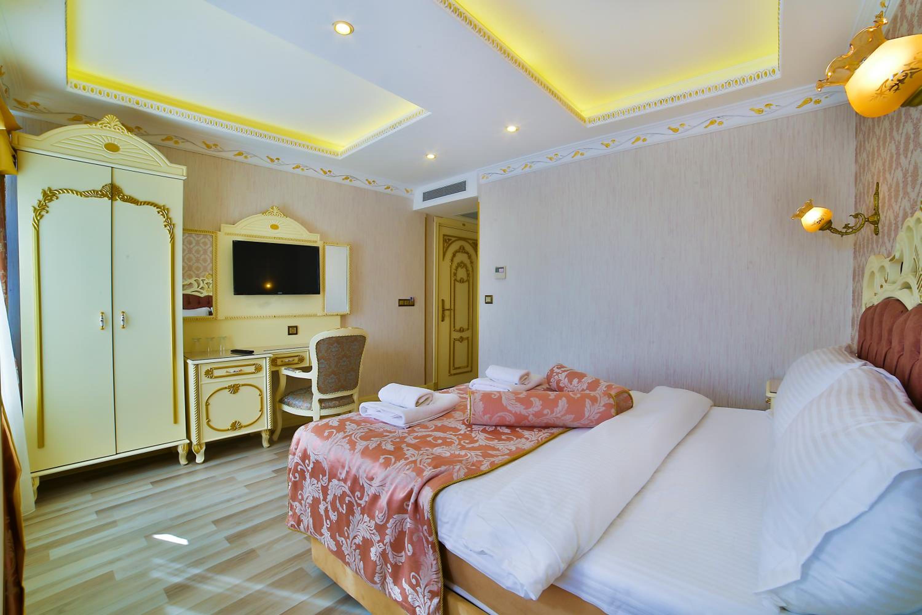 Family, Lateral Side Sea View، Nayla Palace 3/8