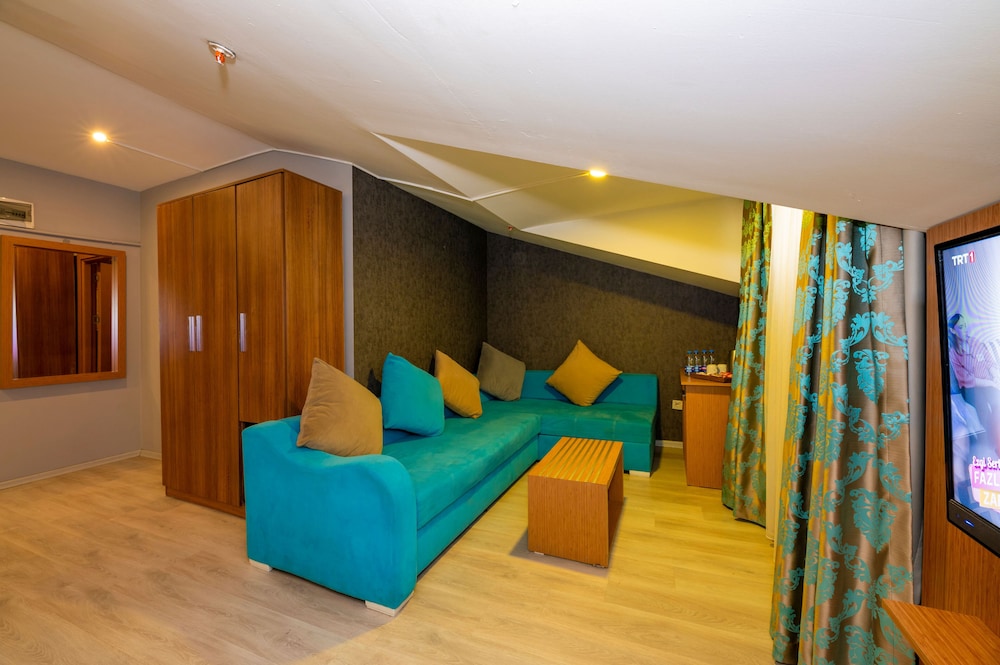 Grand Palace Hotel 36/50