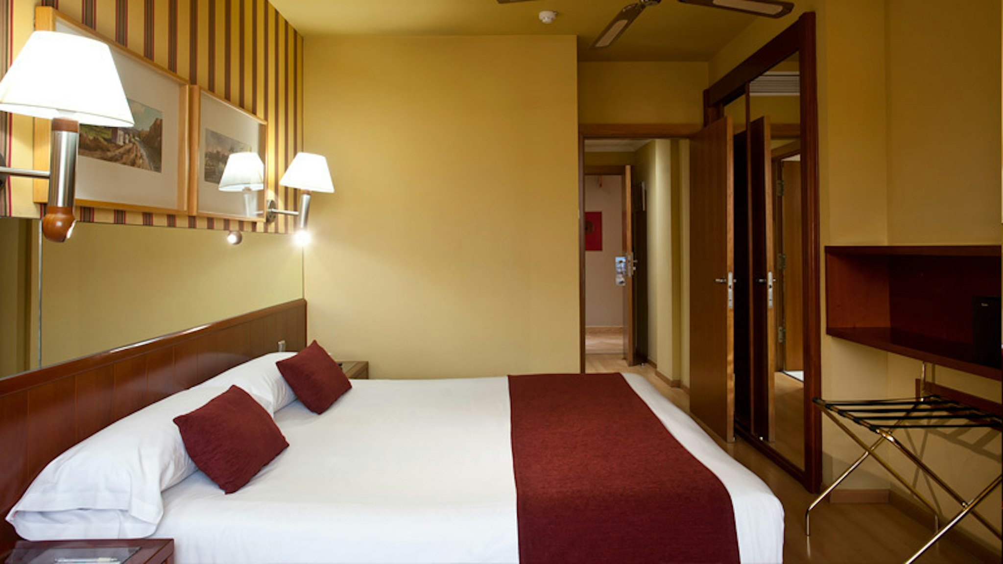 ROOM, SINGLE