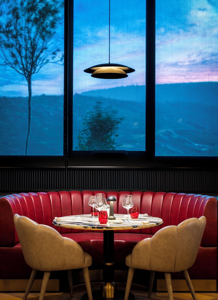 Radisson RED Izmir Point Bornova 45/59