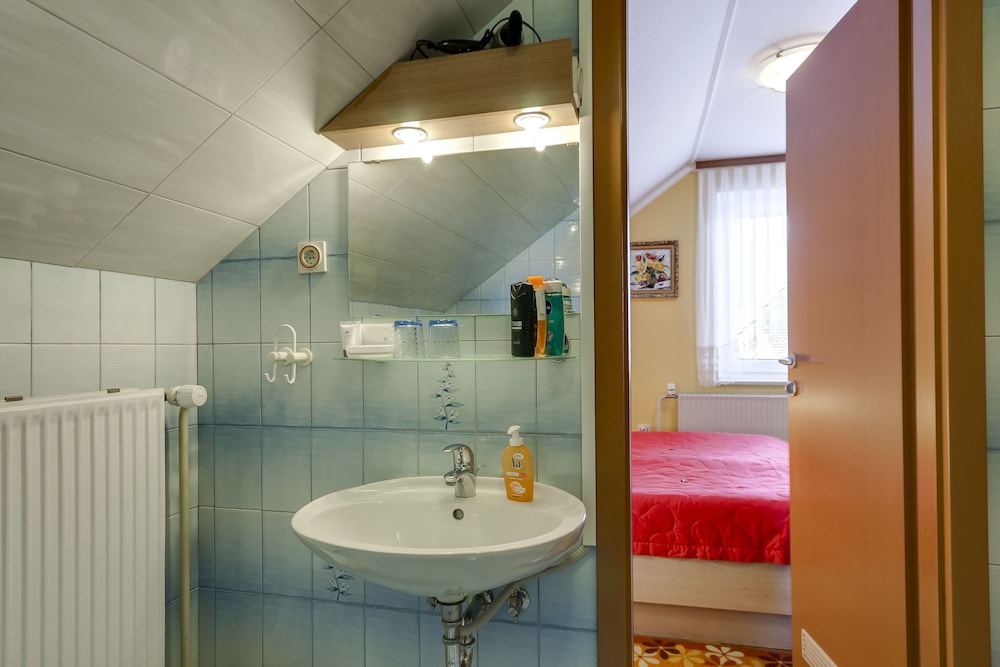 Rooms and Apartments Jana 76/76