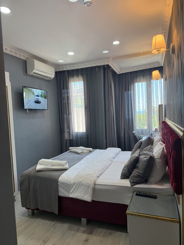 Rhythm Hotel 23/50