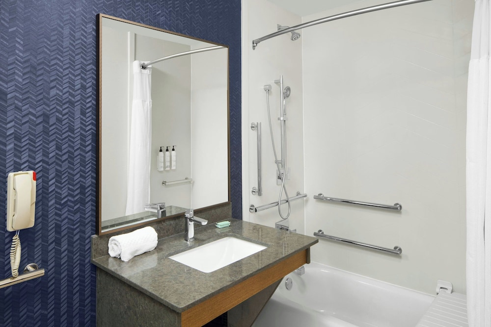 Fairfield Inn & Suites South Boston 67/68