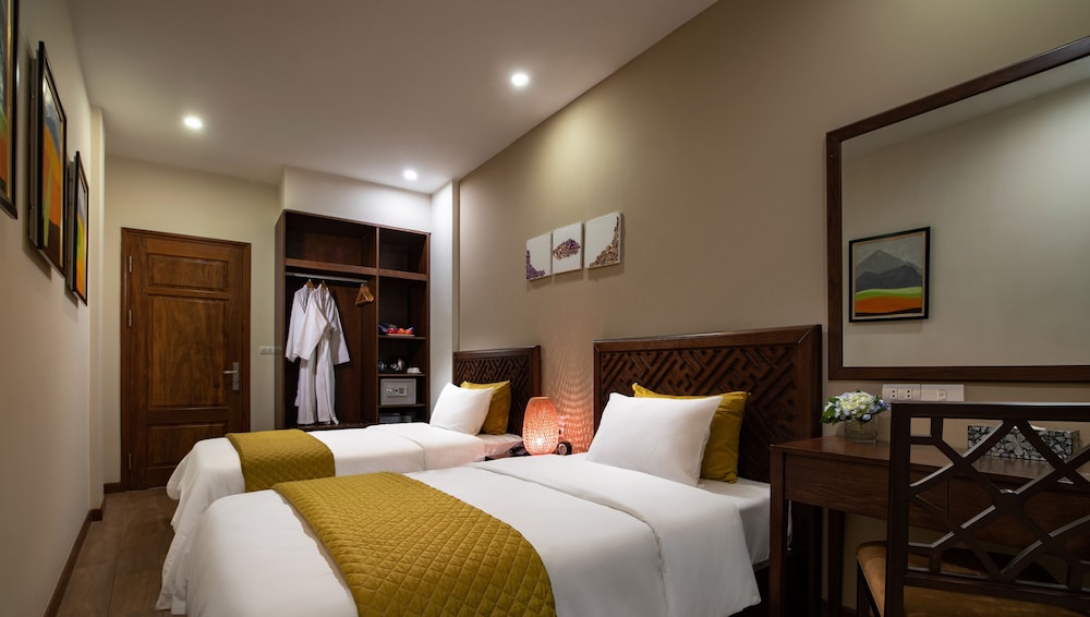Hanoi Lakeside Premium Hotel 7/31