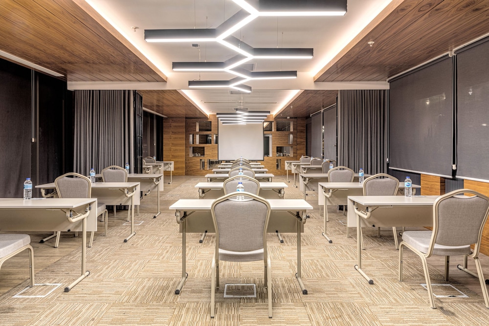 Park Dedeman Eskisehir 65/69