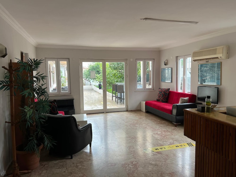 Belcan Hotel 25/42
