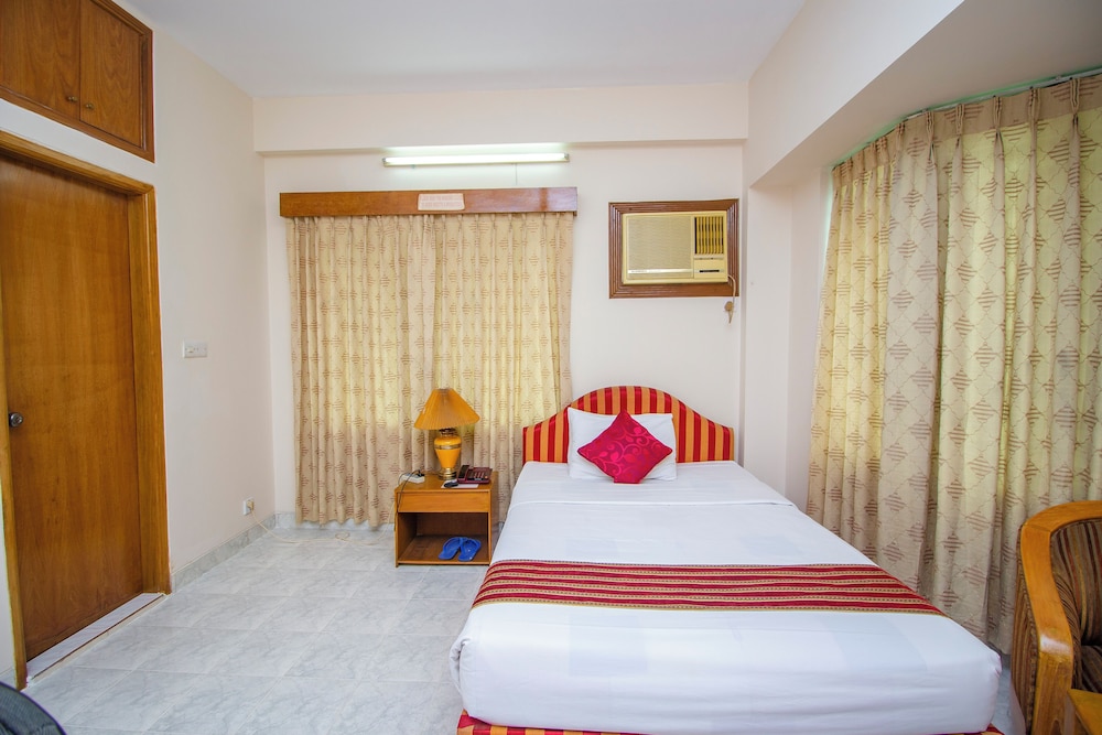 Deluxe, Twin Beds, City View