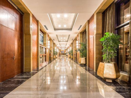 River & Holiday Grand Rezen Hotel YunYang 46/56