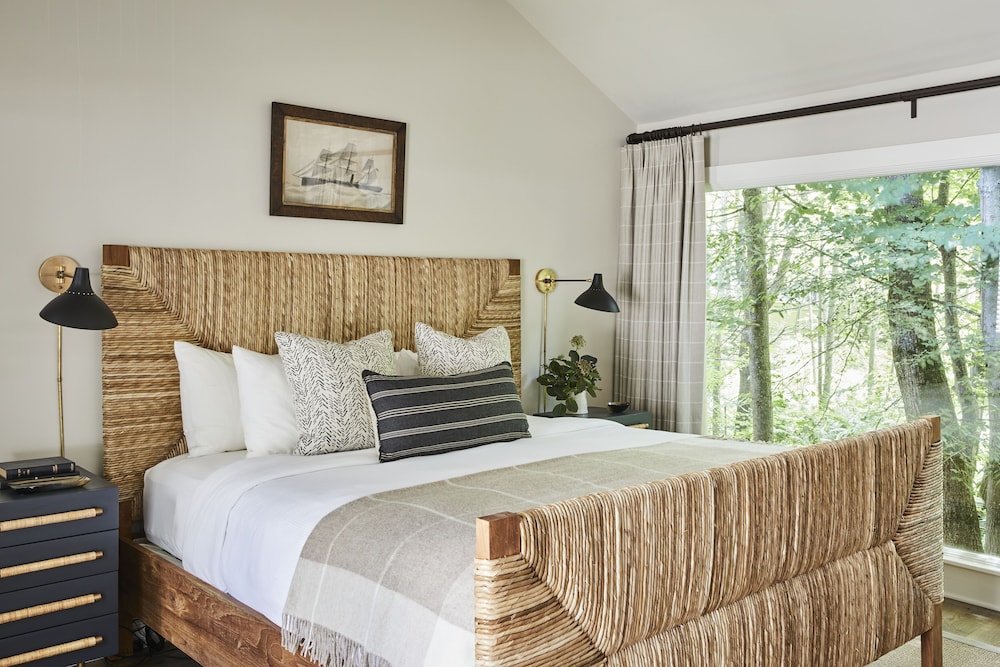 Deluxe, King Bed, Forest View