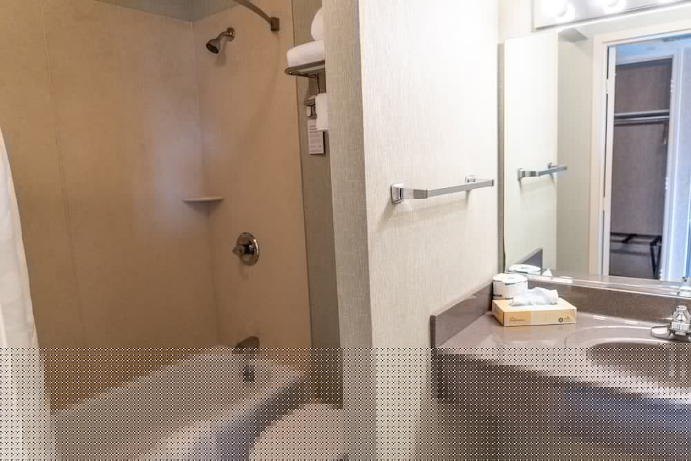 Ramada By Wyndham Topeka Downtown Hotel And Convention Center 13/36
