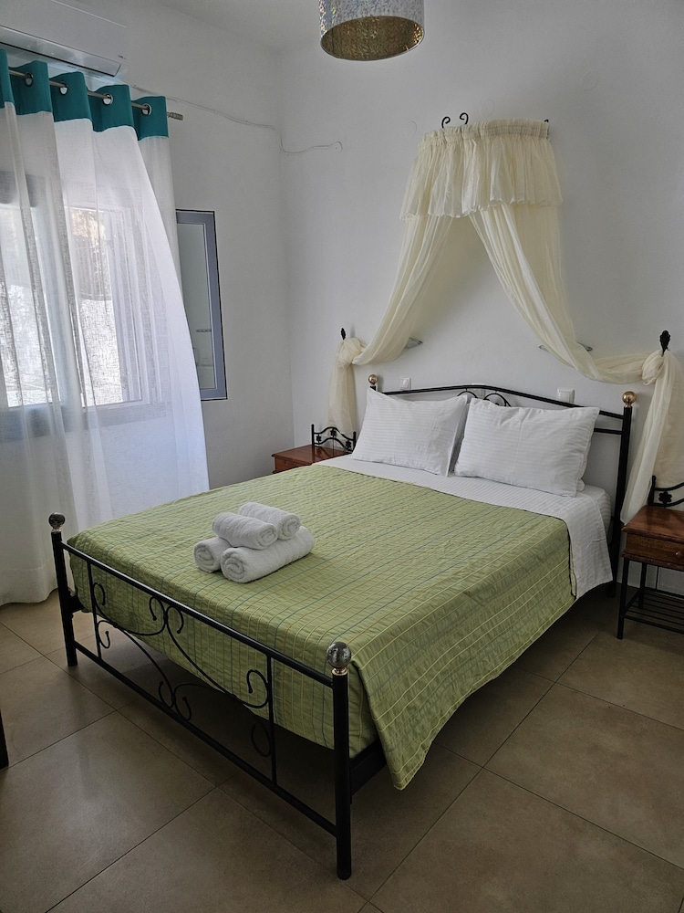 Leta Santorini 26/50