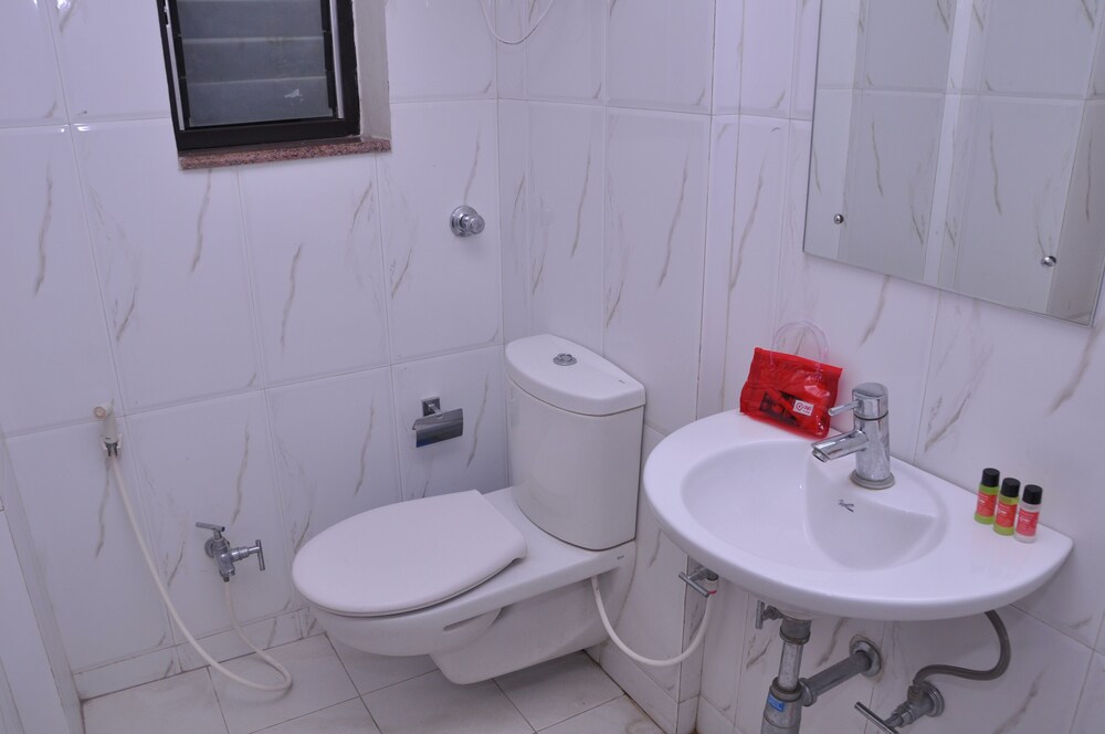 غرفة ديلوكس بسريرين كوين، Hotel Ashoka Residency 3/3