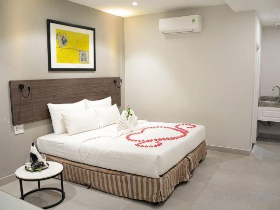Basement, Queen Bed, No Window