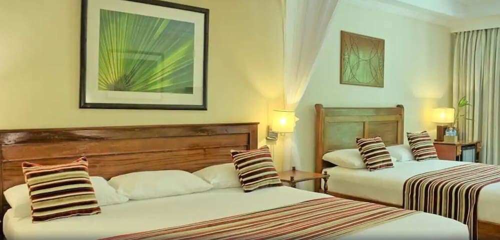 Sovereign Hotel 7/50