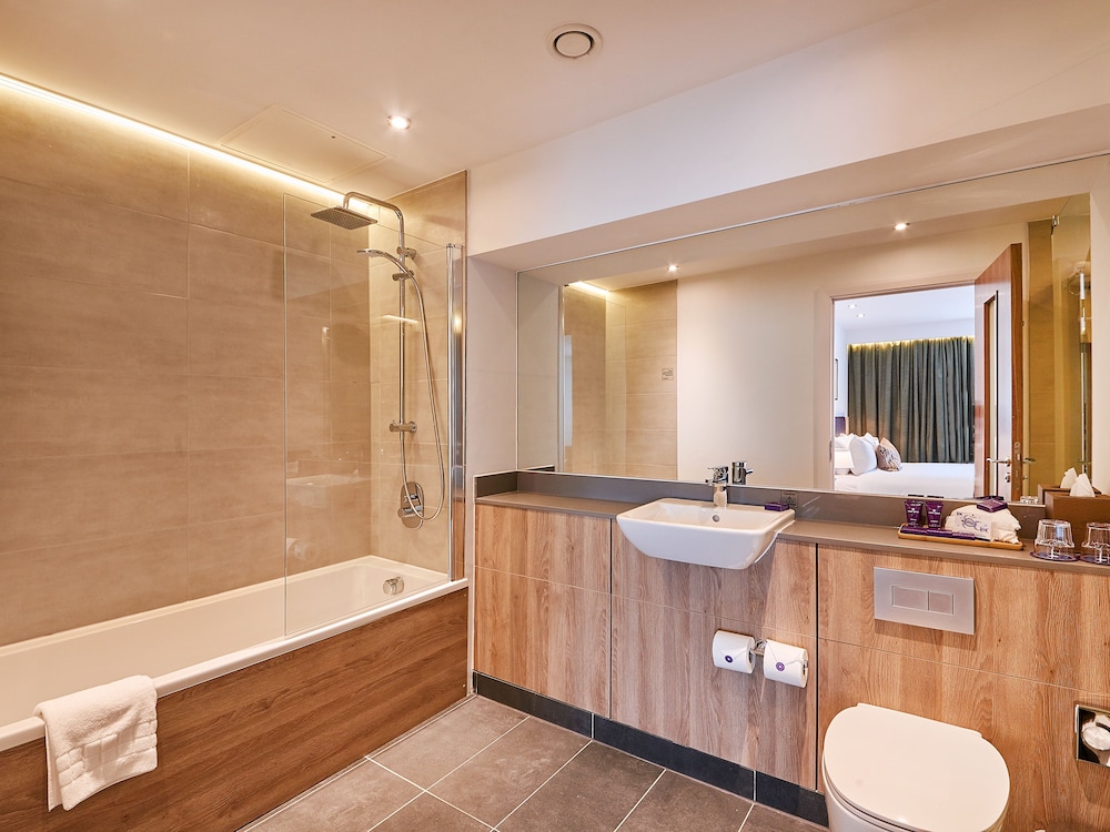 Park Regis Birmingham 10/77