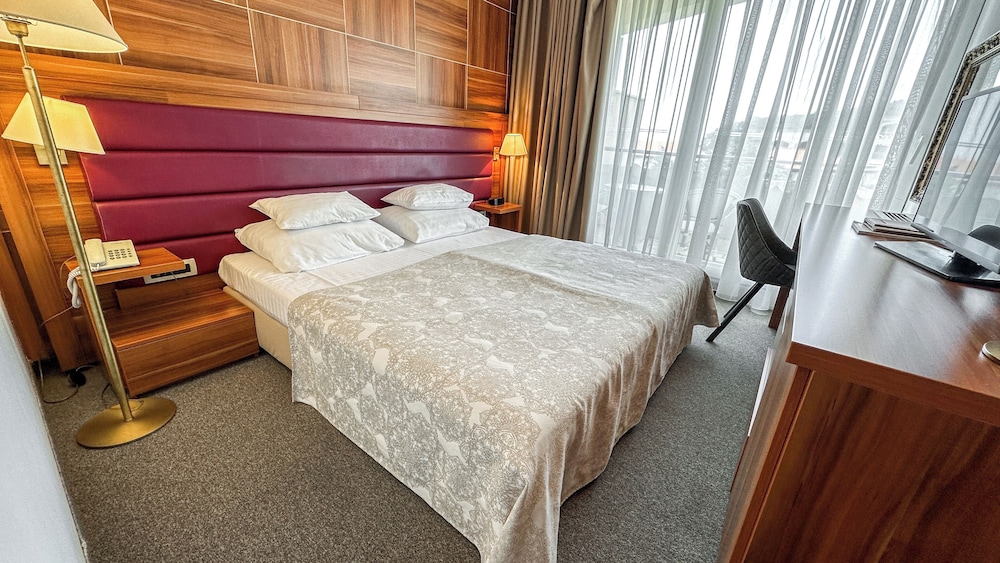 Hotel Palas 6/23