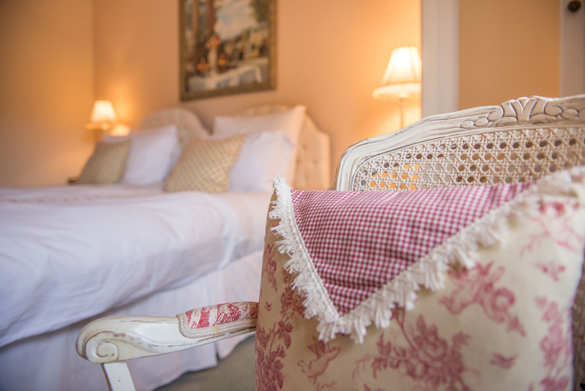 BRIDAL, EXECUTIVE, KING BED