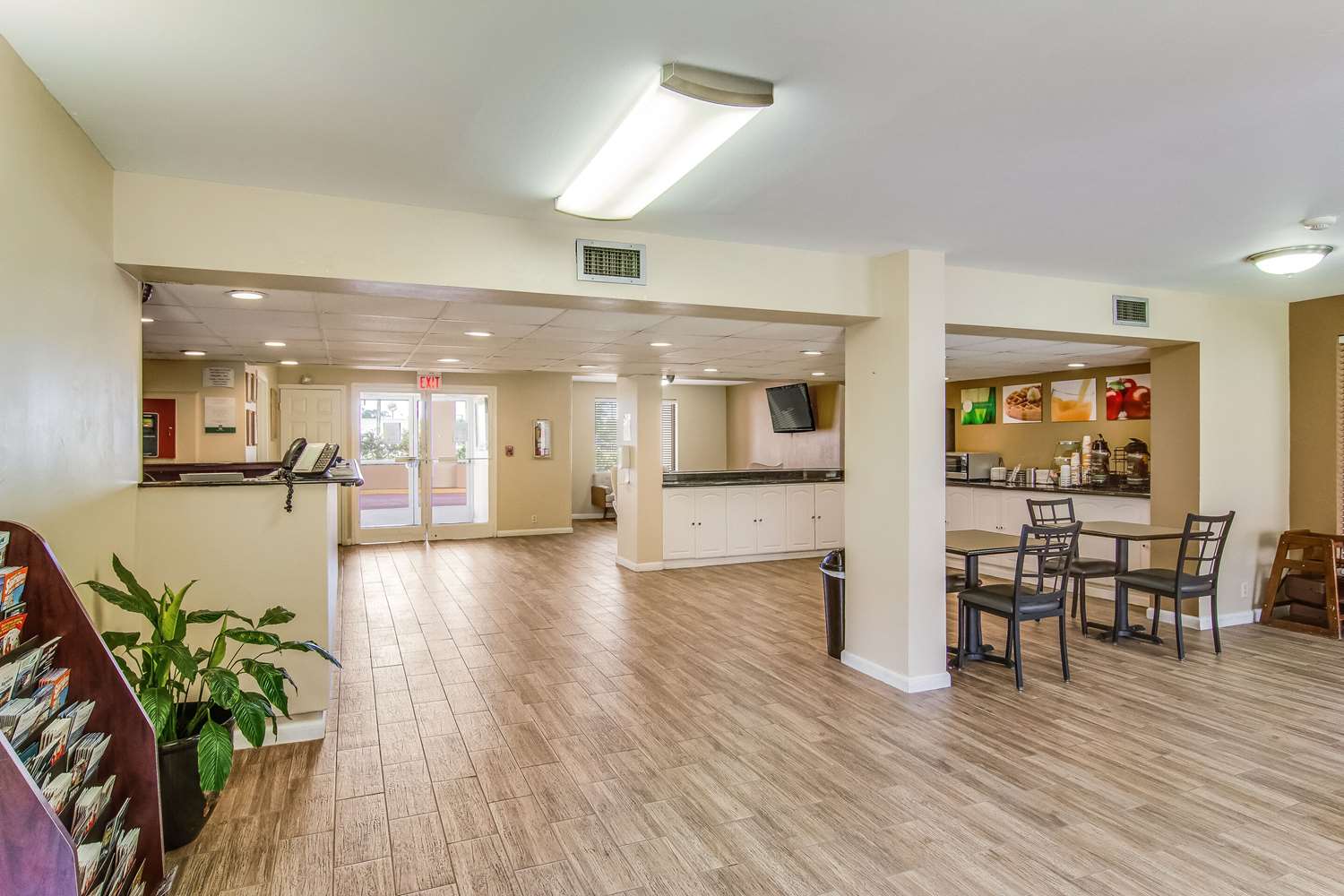 Suburban Studios Hotel Kingsland Near I-95 23/33