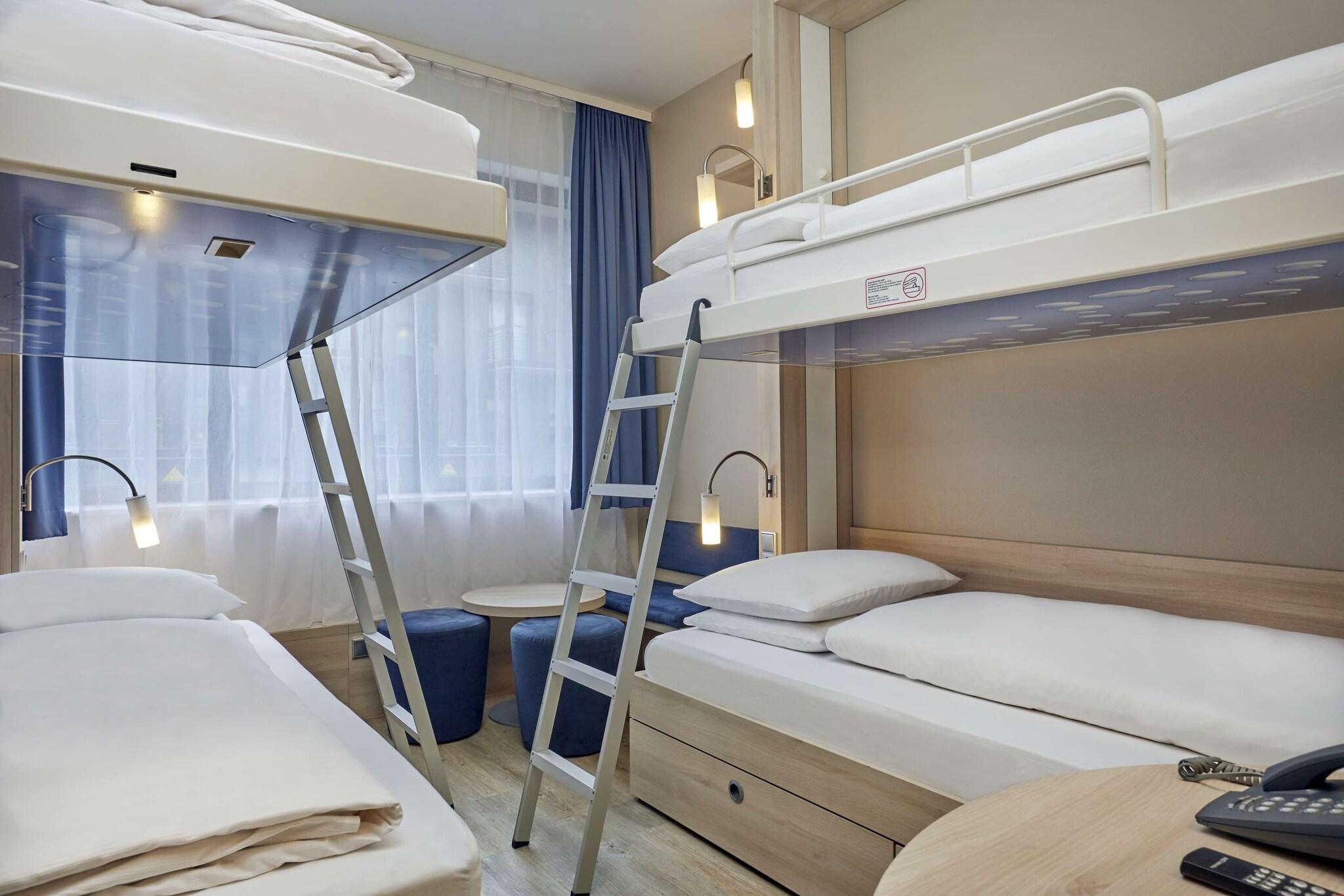 غرفة رباعية بسرير بطابقين، Leonardo Smart Hotel Berlin Alexanderplatz 3/6