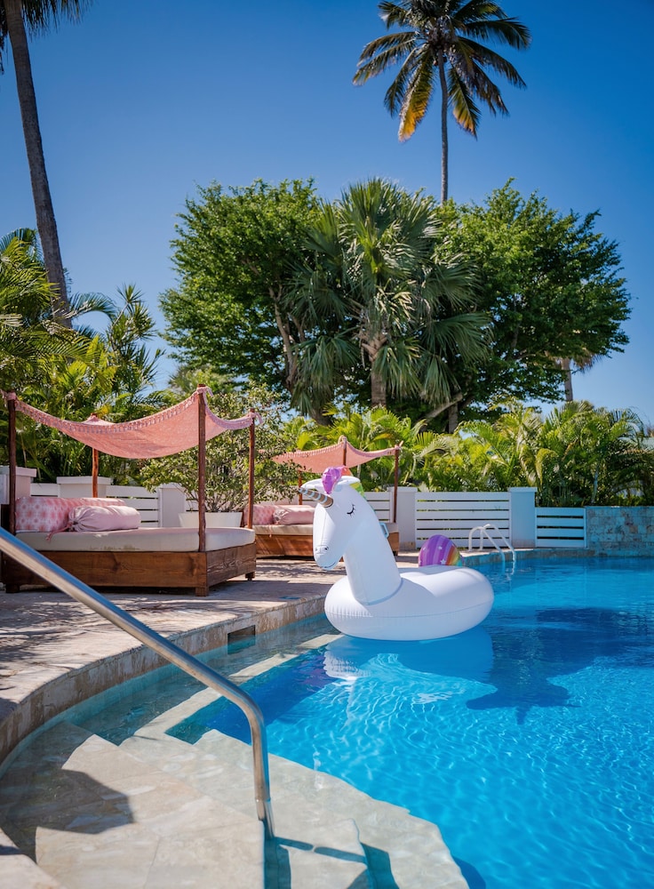 Villa Montana Beach Resort 44/75