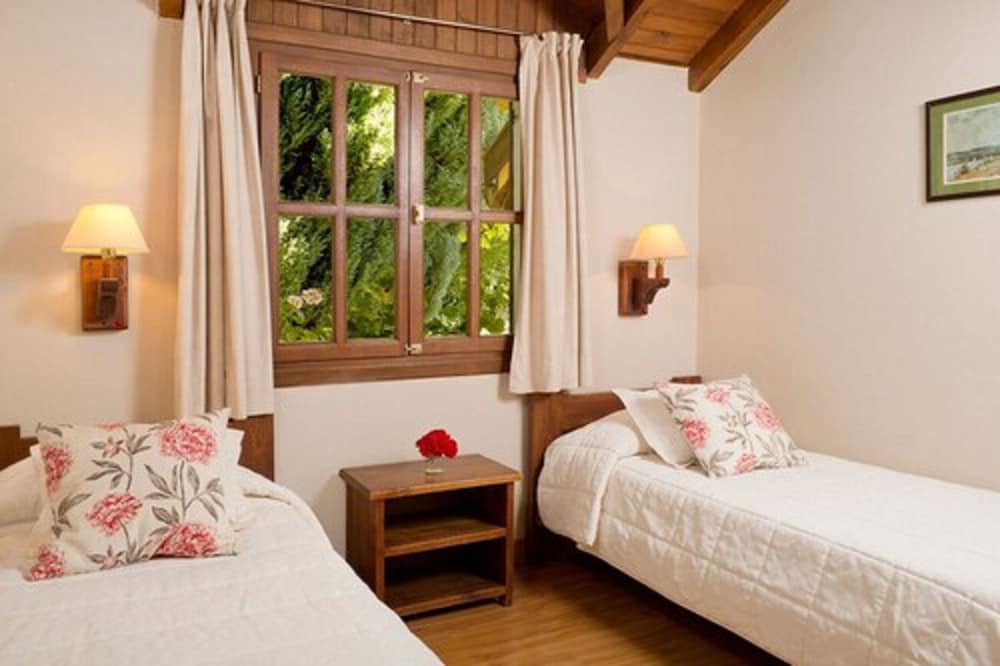 PAILAHUE LODGE & CABANAS 26/80