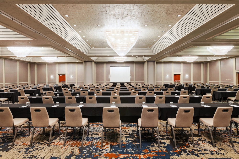 Crowne Plaza Columbus North-Worthington 50/56