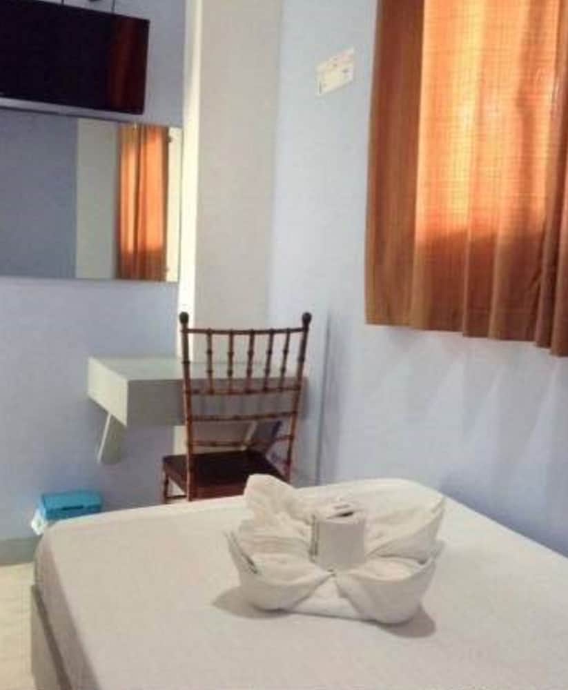 Ukl Ever Resort Hotel 10/40