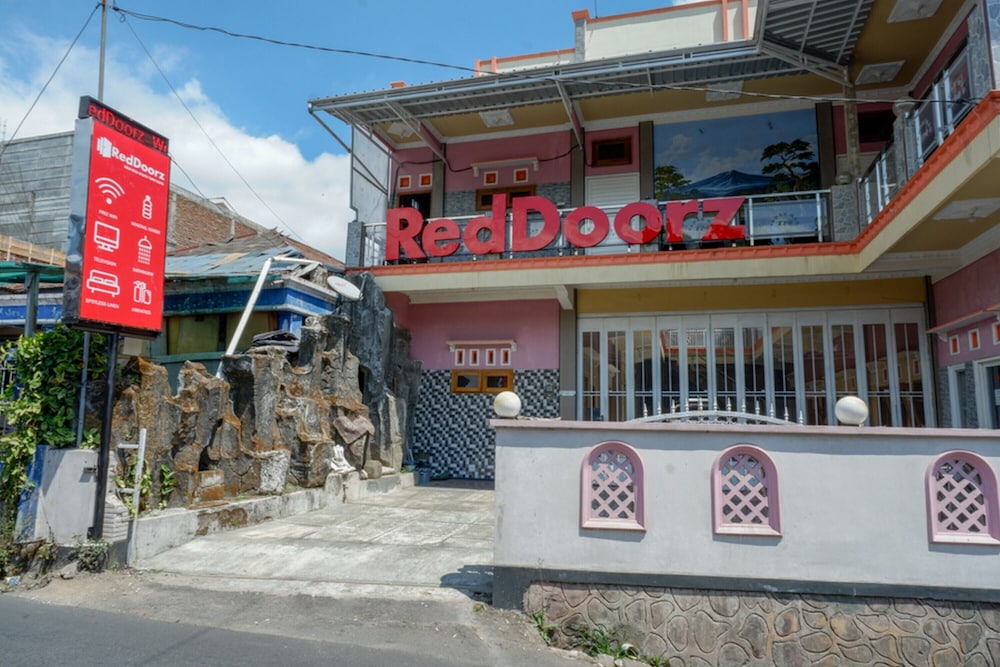 RedDoorz near Desa Wisata Tambi Dieng 9/32