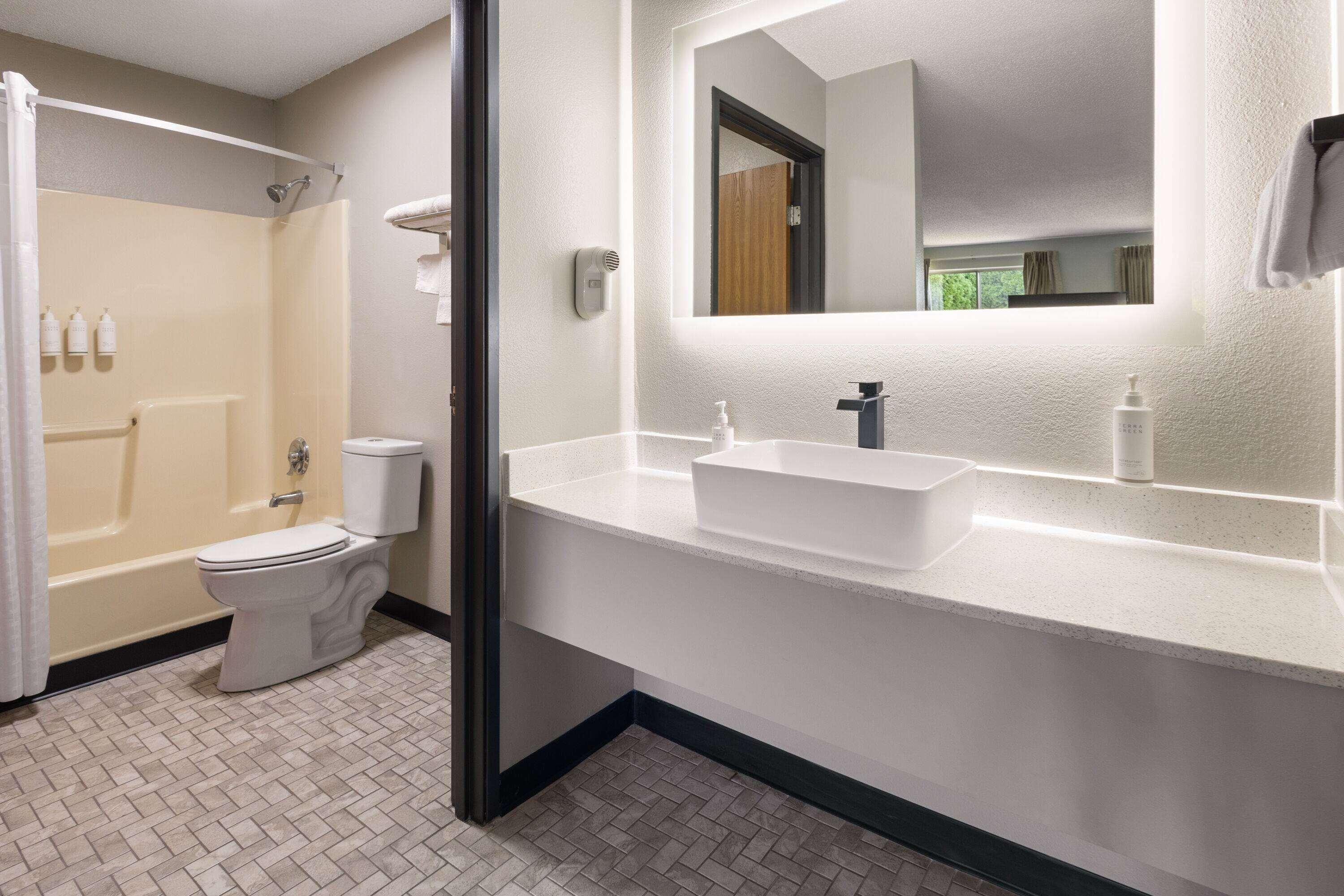 جناح بسرير كينج، Super 8 by Wyndham Burnham/Lewistown 4/4
