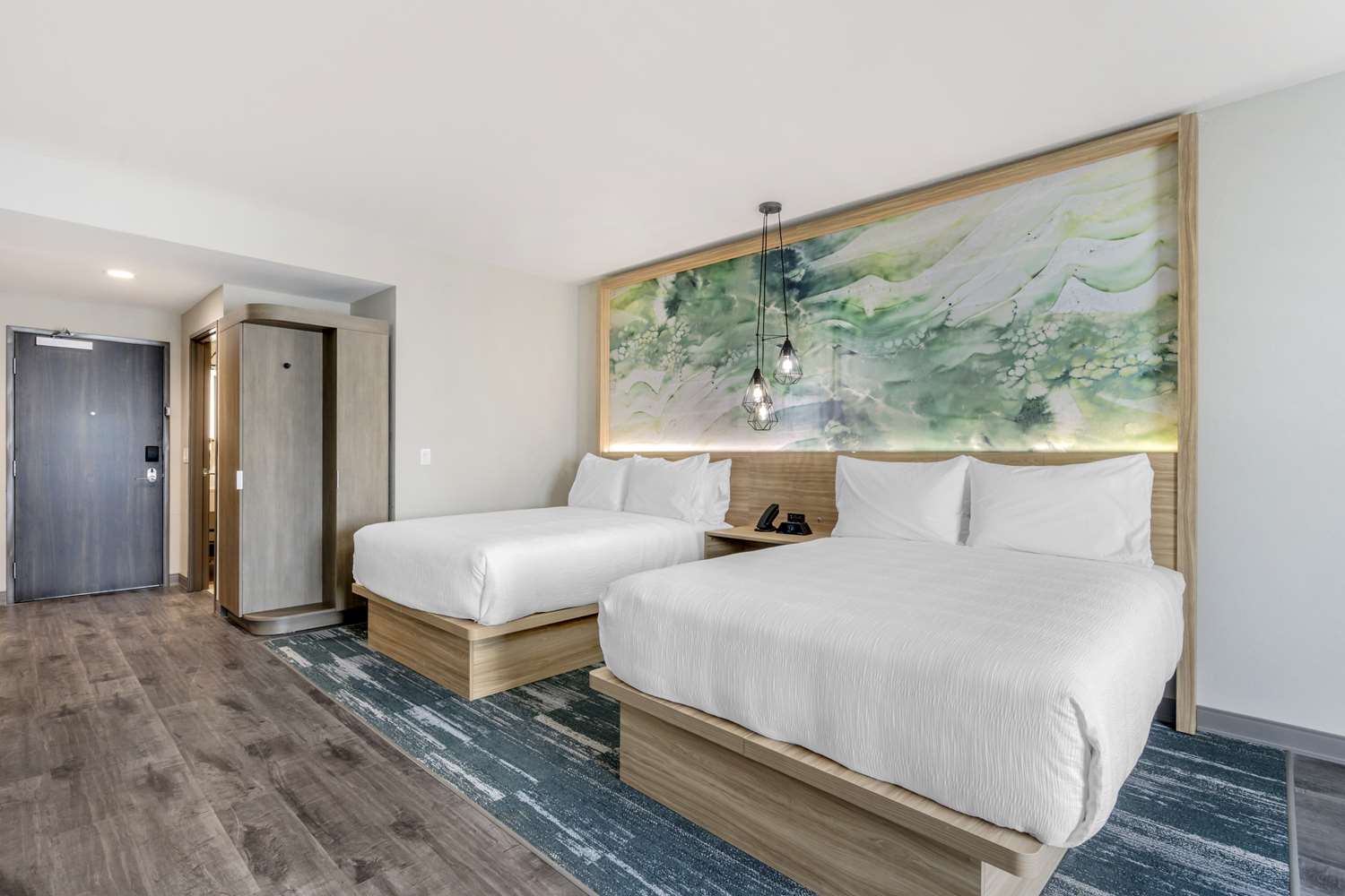 Room, 2 Queen Beds, Kitchenette, Bathtub