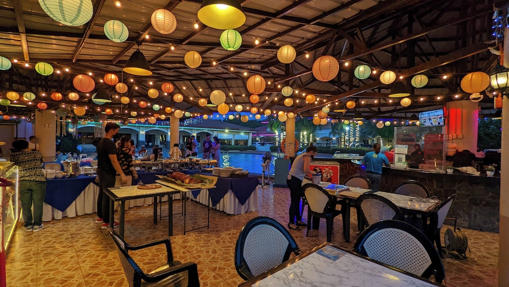 Subic Waterfront Resort & Hotel 38/55