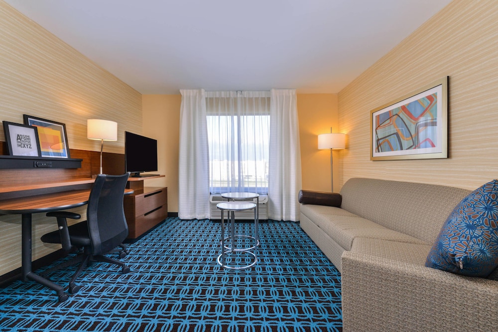 FAIRFIELD INN & SUITES CORALVILLE 18/49