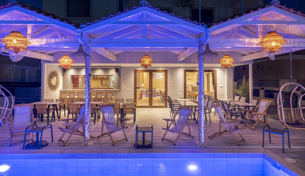 Adonis Hotel 30/35