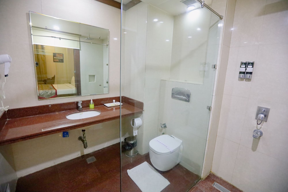 Leela Grande Hotel 48/50