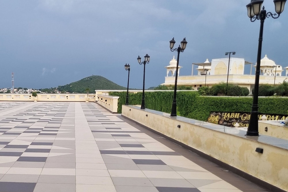 HOTEL LABH GARH PALACE 39/55
