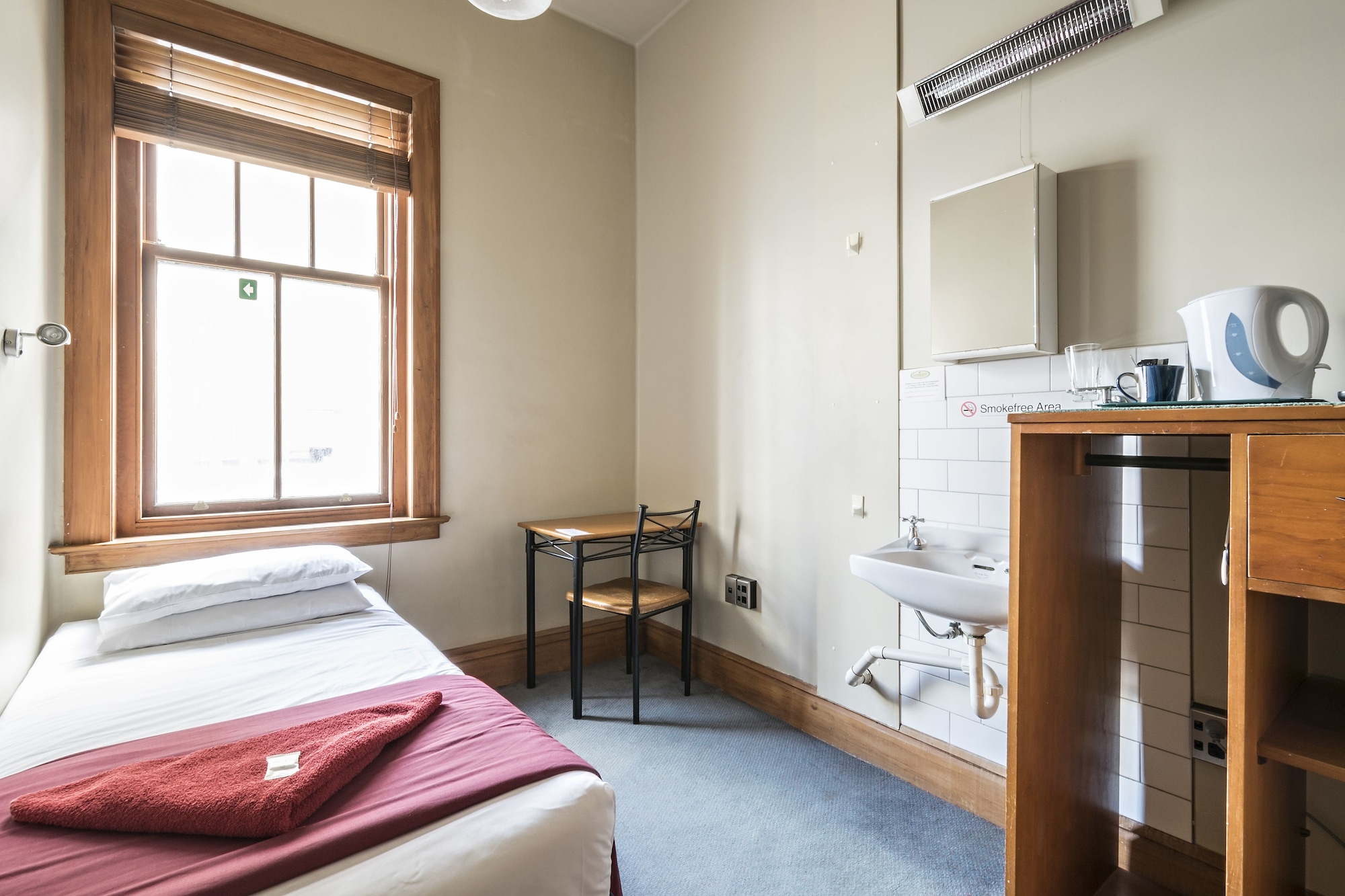 ROOM, SINGLE, SINGLE BED, SHARED BATHROOM