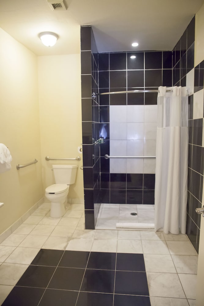 Niagara Crossing Hotel and Spa 15/39