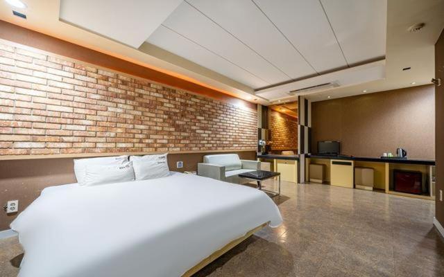Ava Hotel Changwon 22/99