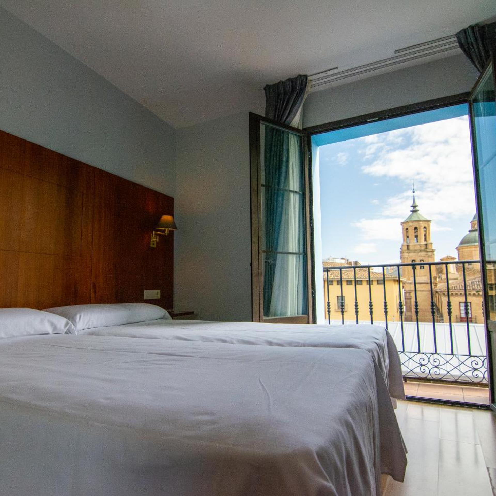 Room, Double or Twin Bed, Balcony, Hispania 3/10