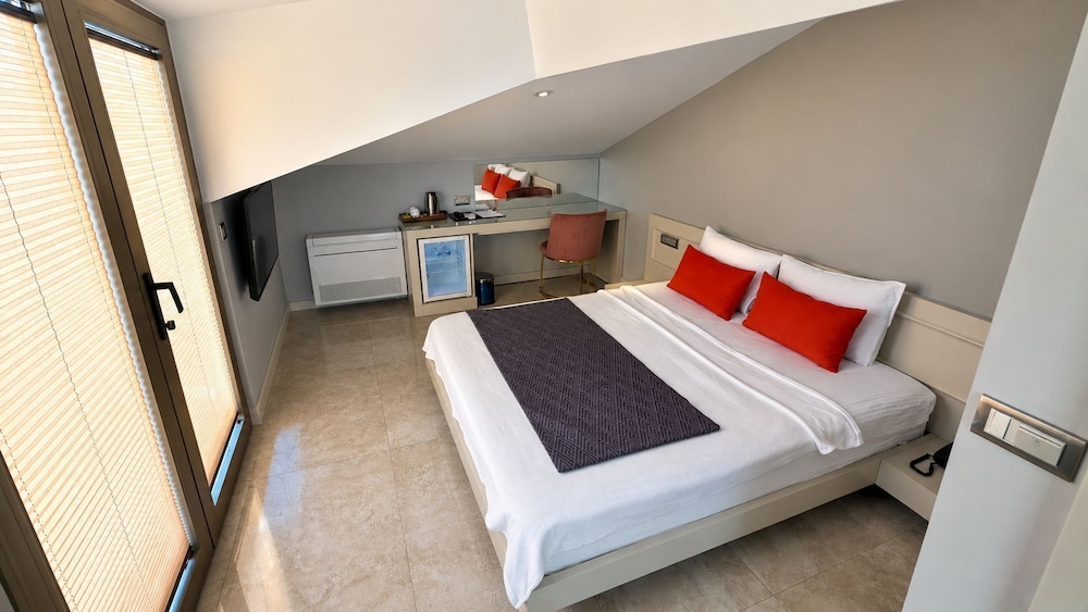 Muhtar Hotel 14/49