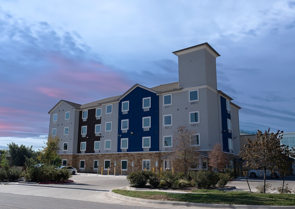 Texas Bungalows Hotel and Hotel Que at i35 Austin Pflugerville 3/43